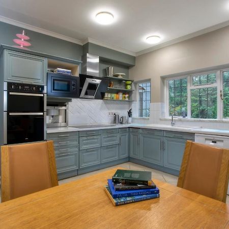 Coach House Villa Woking Kültér fotó