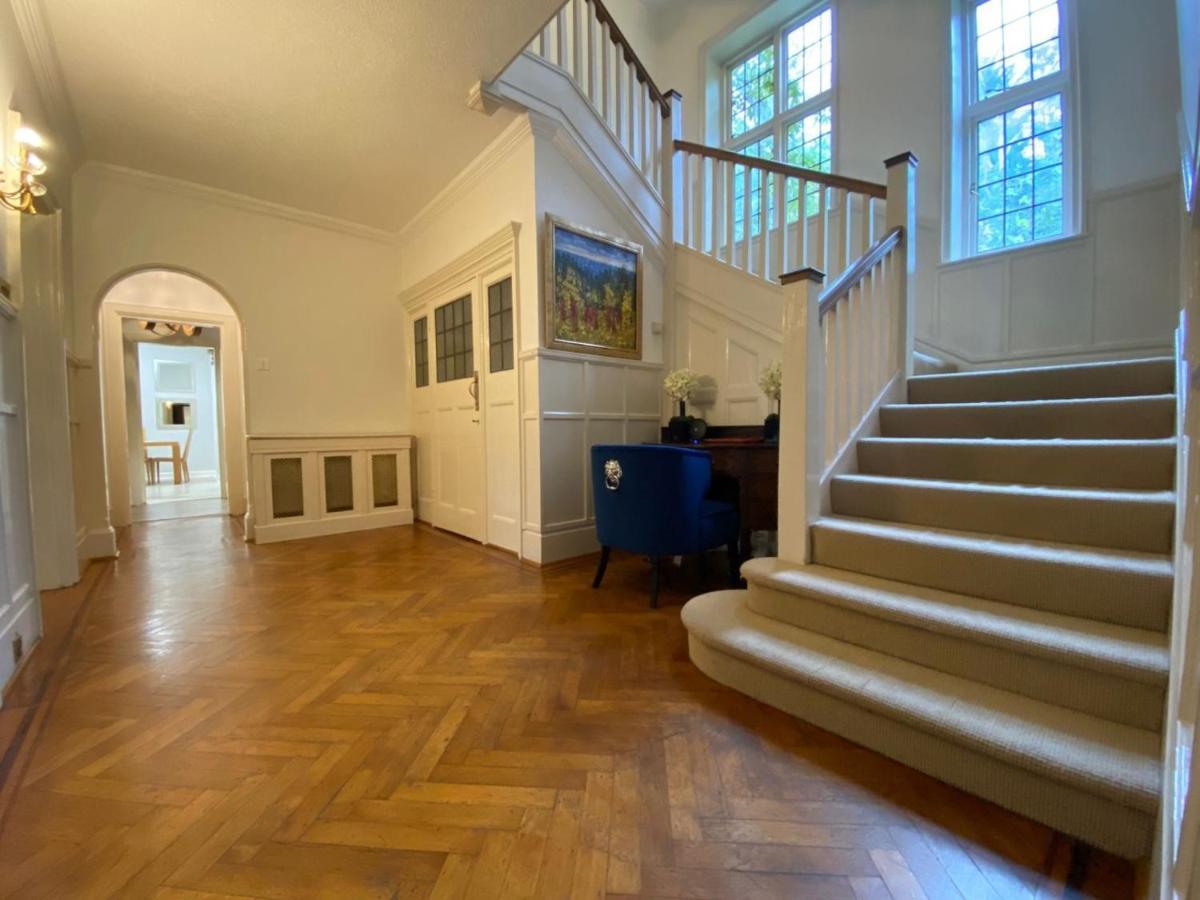 Coach House Villa Woking Kültér fotó
