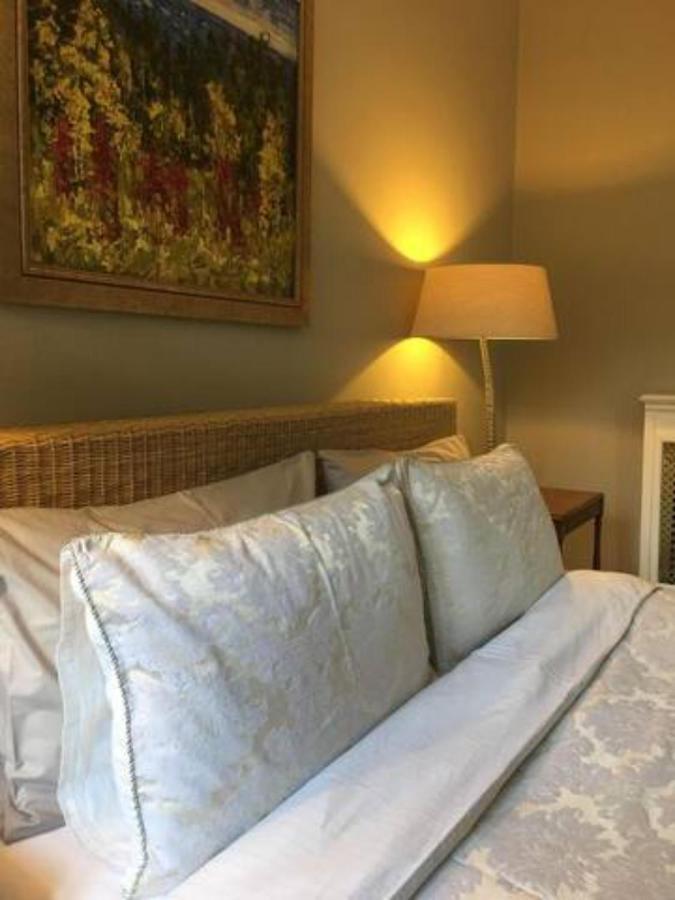 Coach House Villa Woking Kültér fotó