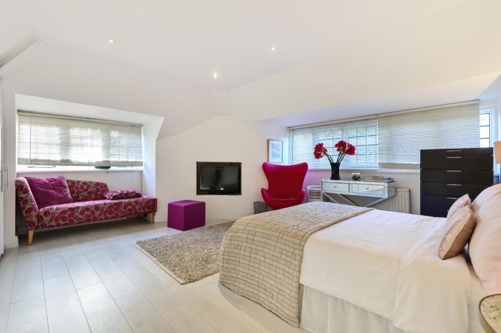 Coach House Villa Woking Kültér fotó