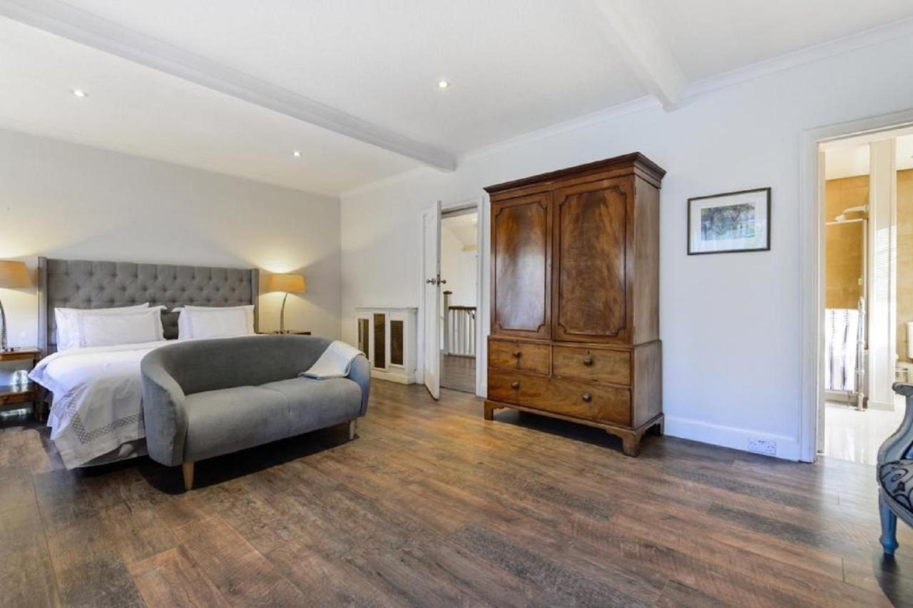 Coach House Villa Woking Kültér fotó