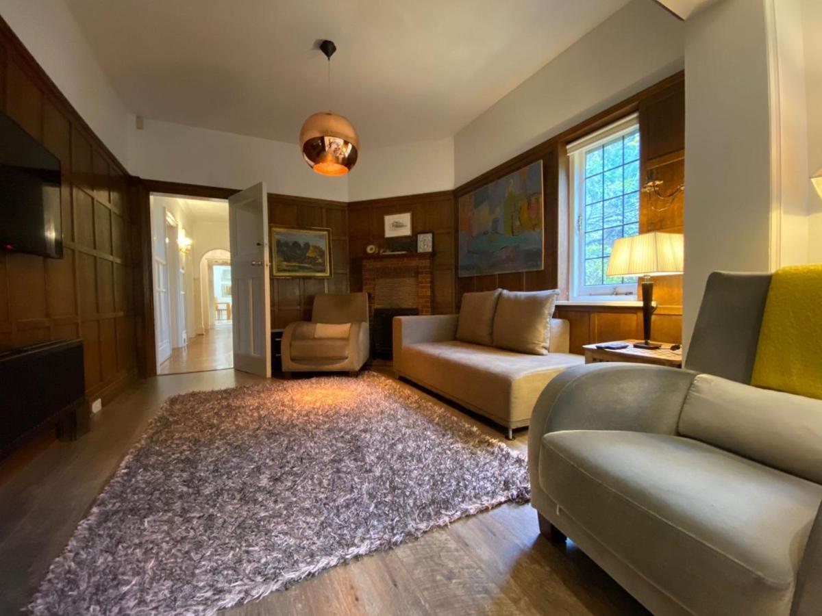 Coach House Villa Woking Kültér fotó