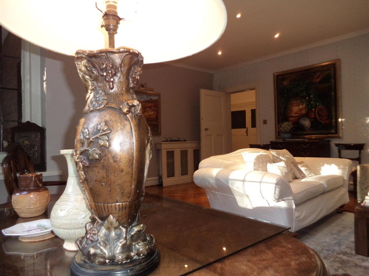 Coach House Villa Woking Kültér fotó
