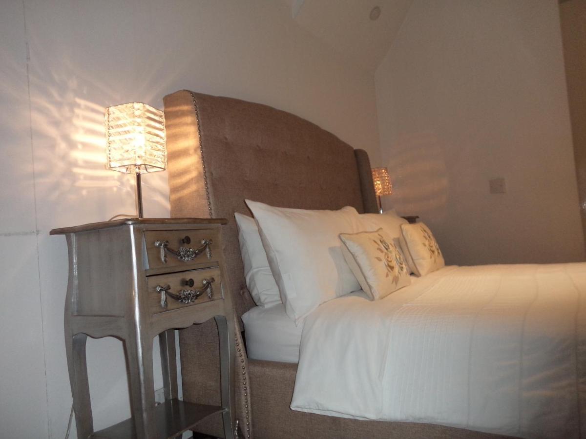 Coach House Villa Woking Kültér fotó