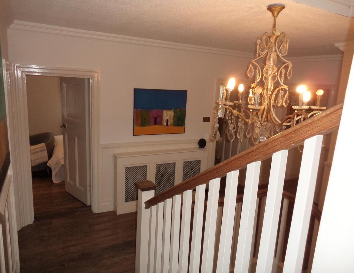 Coach House Villa Woking Kültér fotó