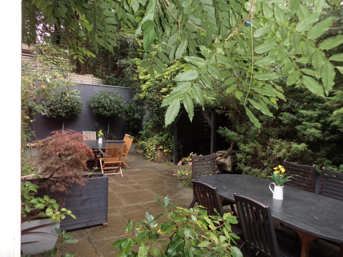 Coach House Villa Woking Kültér fotó