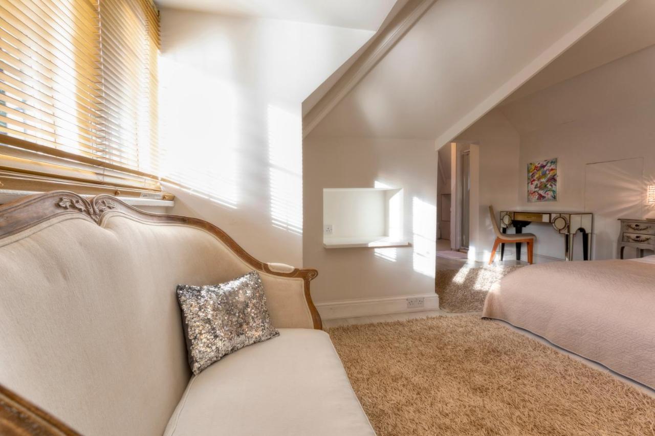 Coach House Villa Woking Kültér fotó