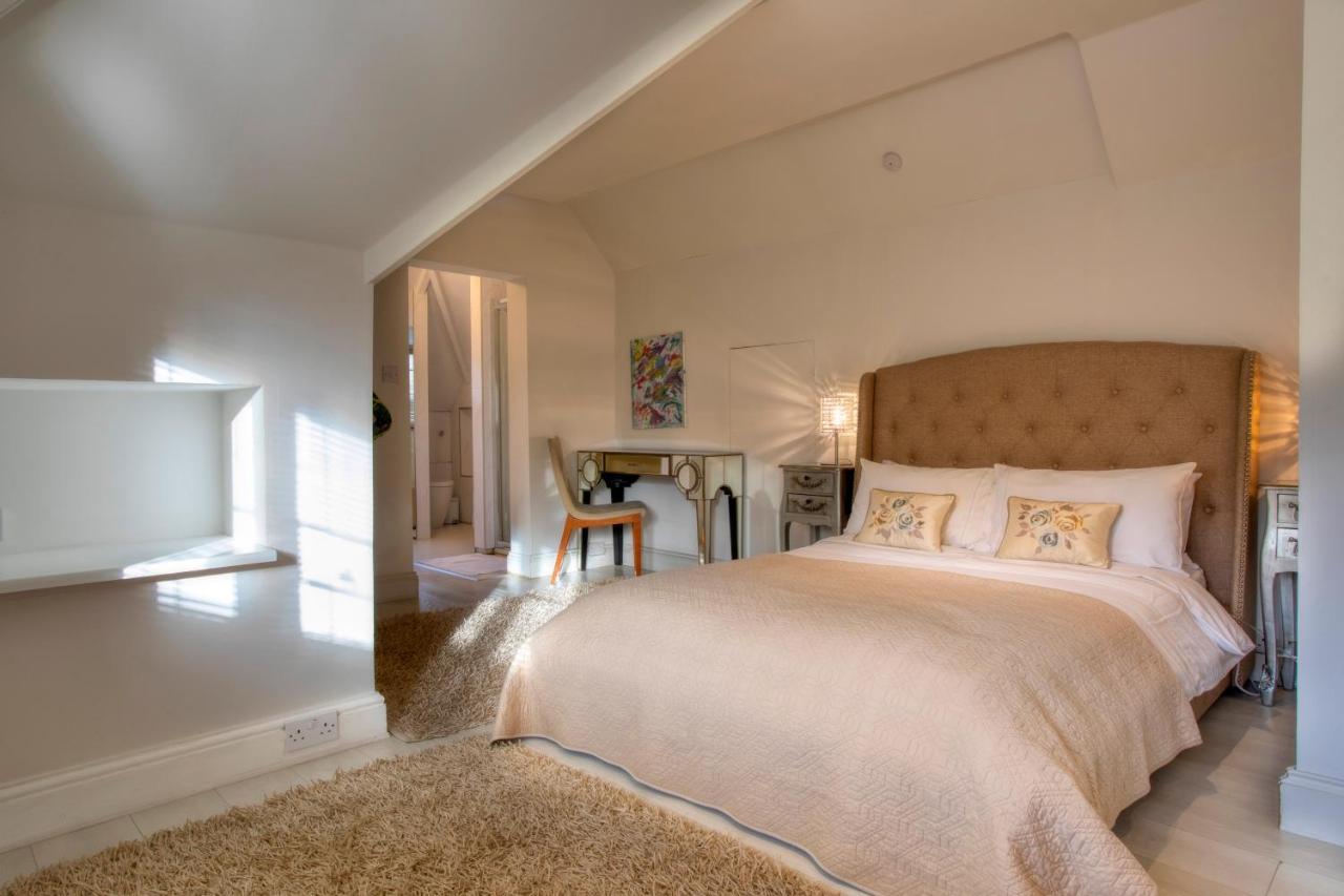 Coach House Villa Woking Kültér fotó