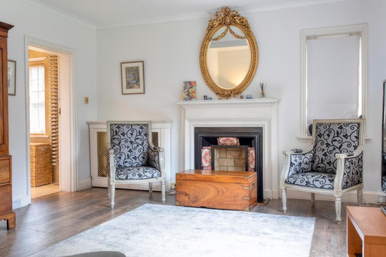 Coach House Villa Woking Kültér fotó