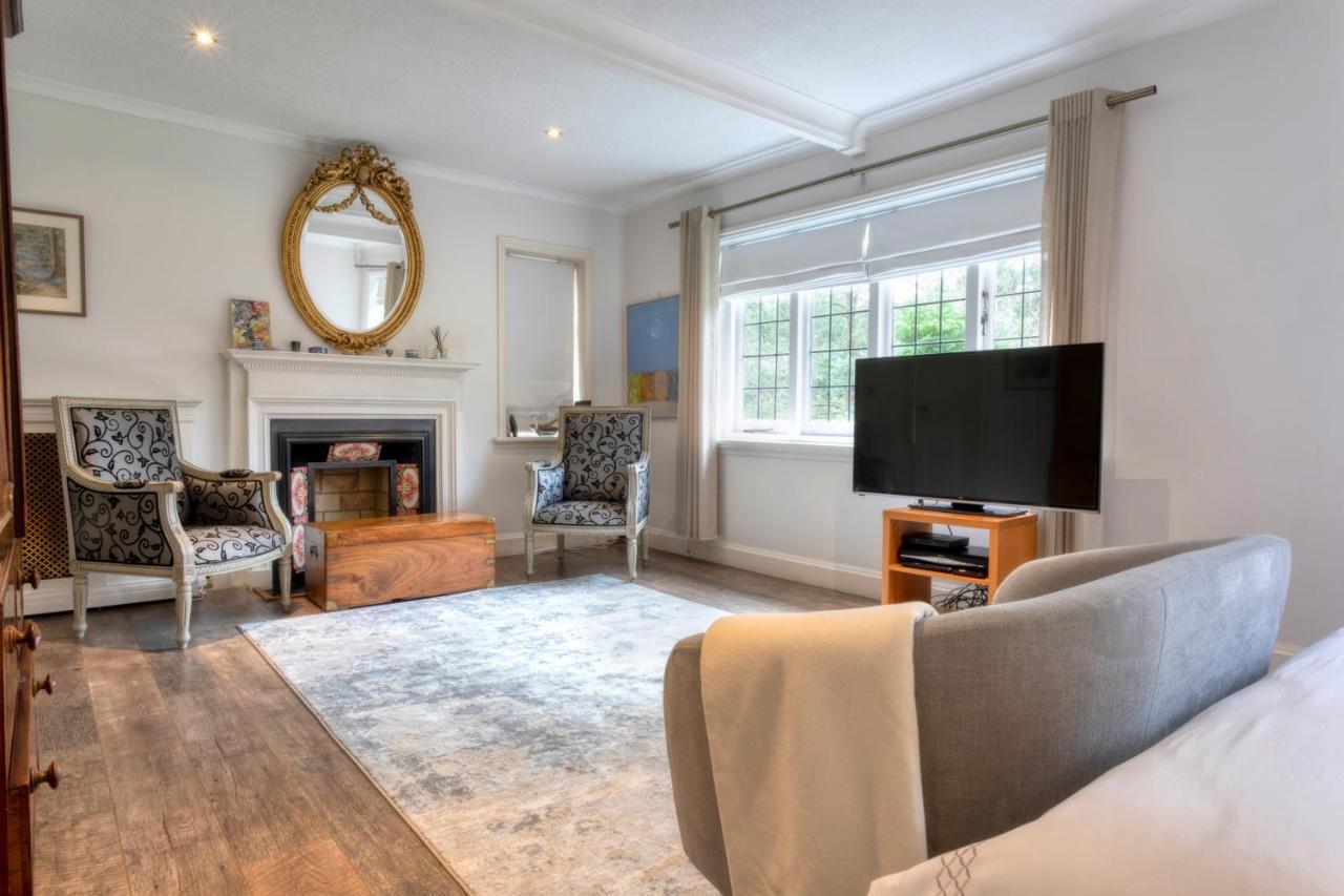 Coach House Villa Woking Kültér fotó